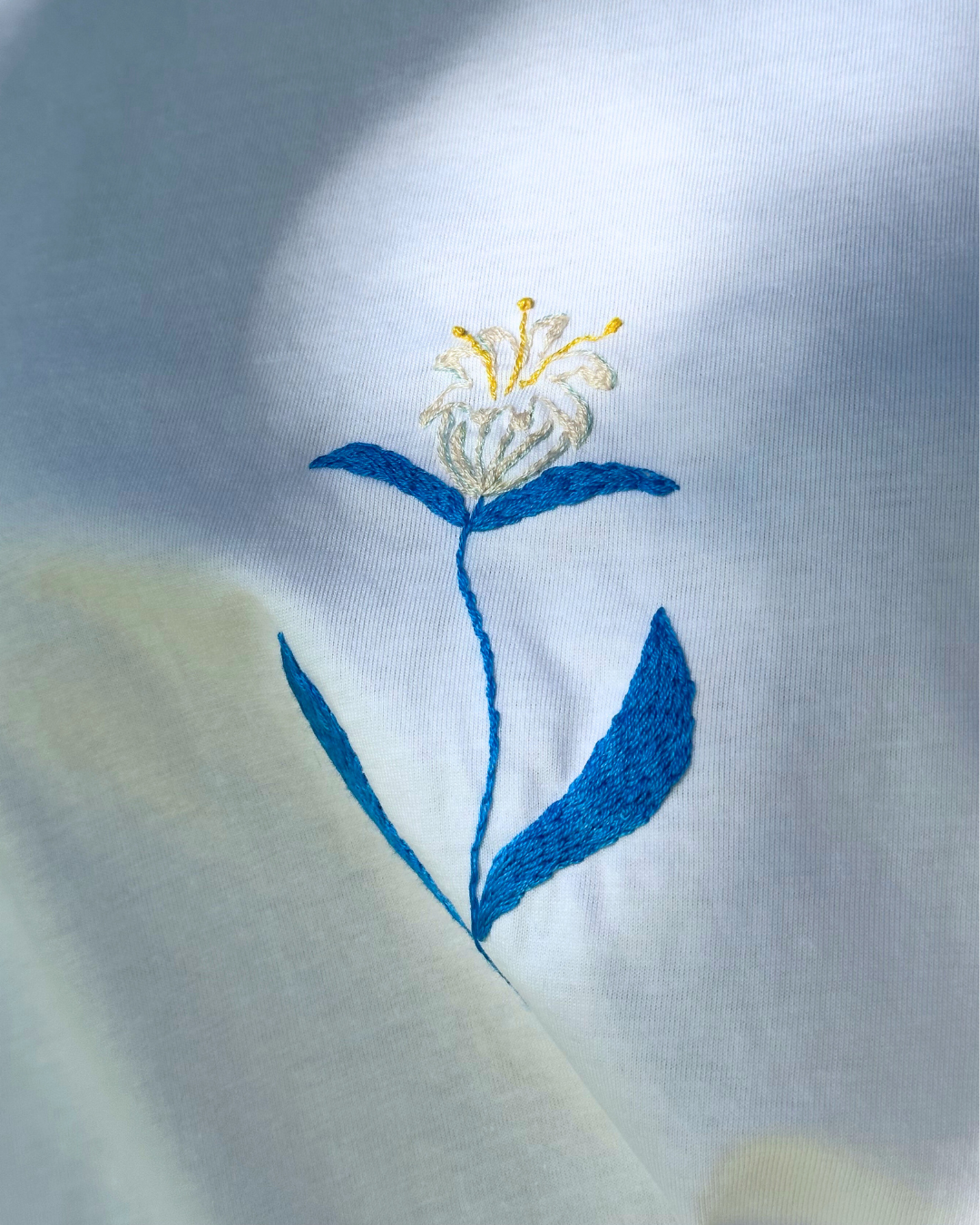 T-shirt Ricamo Giglio di mare