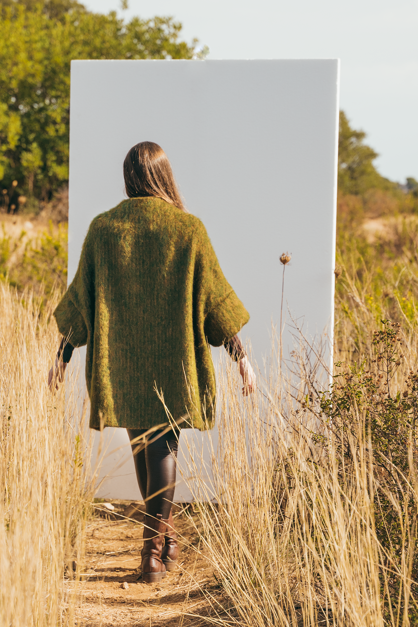 Calù • Cappotto linea a uovo in mohair e alpaca verde melange con bottoni gialli e fodera fantasia