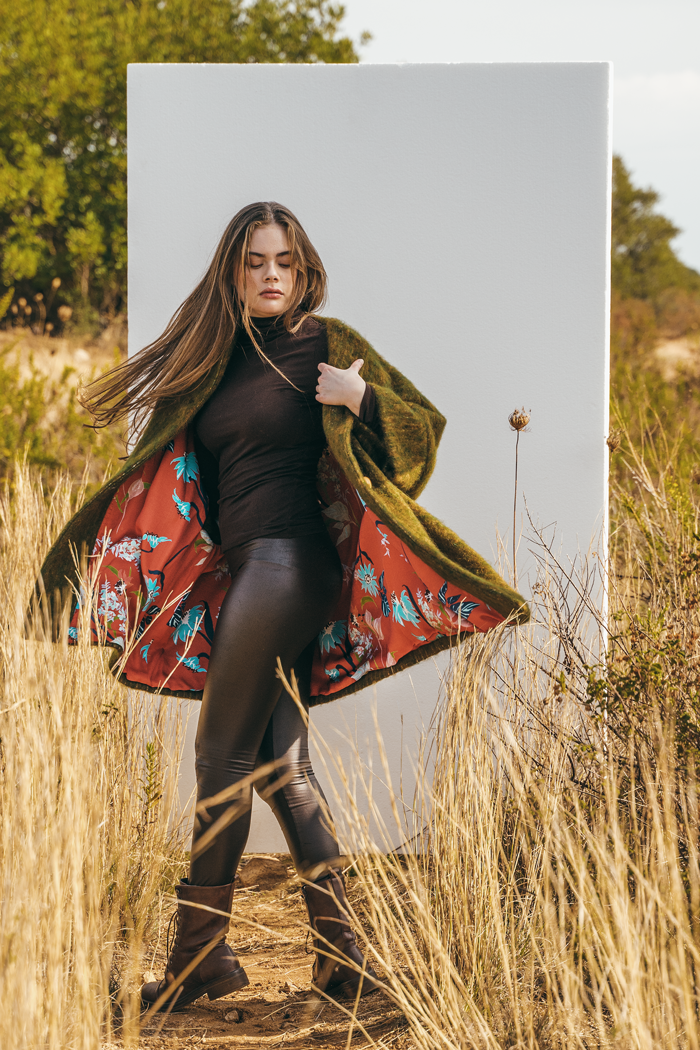 Calù • Cappotto linea a uovo in mohair e alpaca verde melange con bottoni gialli e fodera fantasia