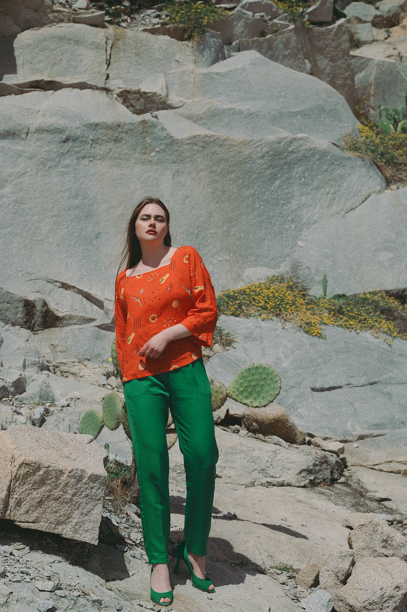 blusa con scollo quadrato e maniche a kimono, arancione con fantasia multicolore