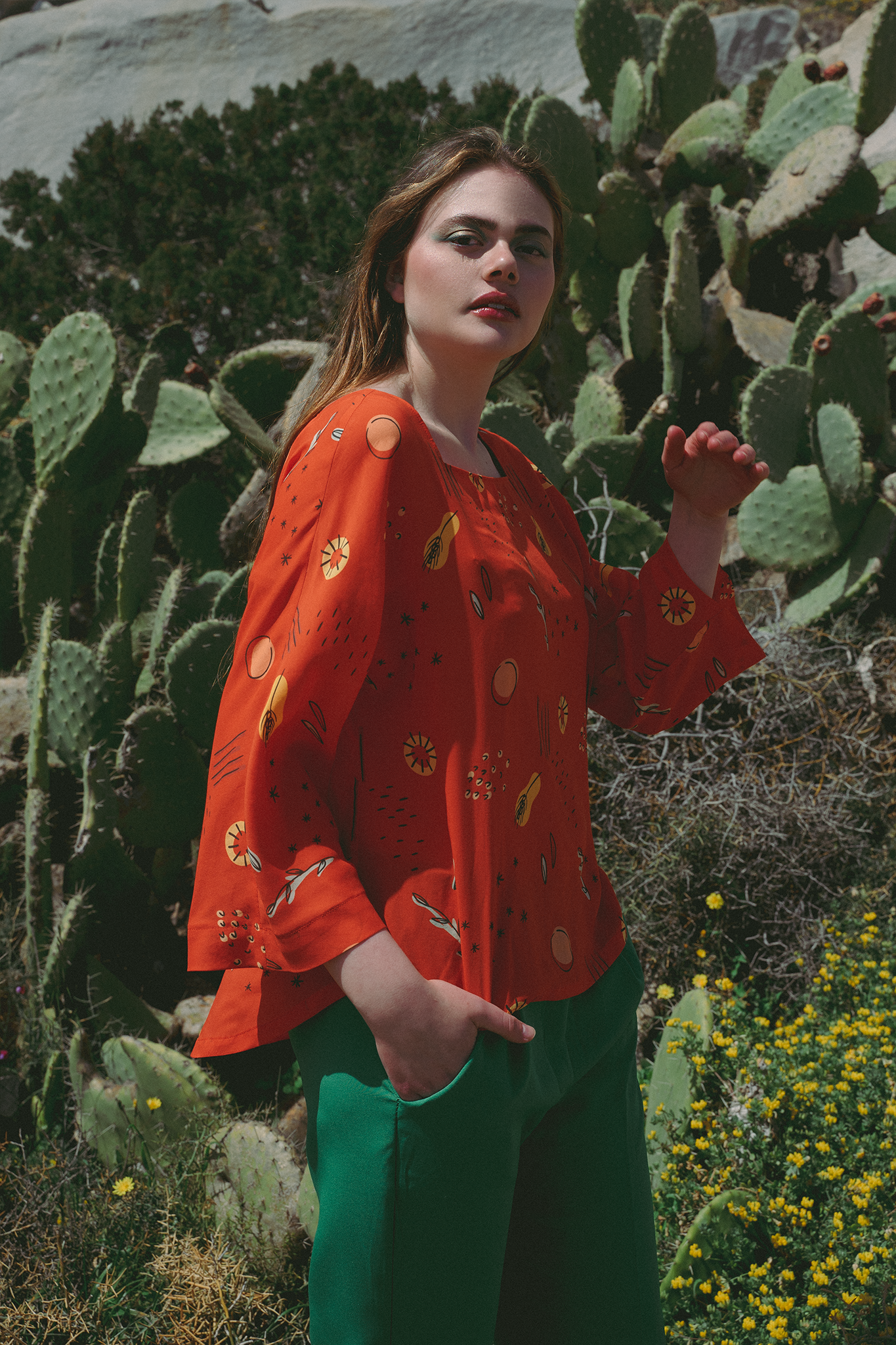 blusa con scollo quadrato e maniche a kimono, arancione con fantasia multicolore