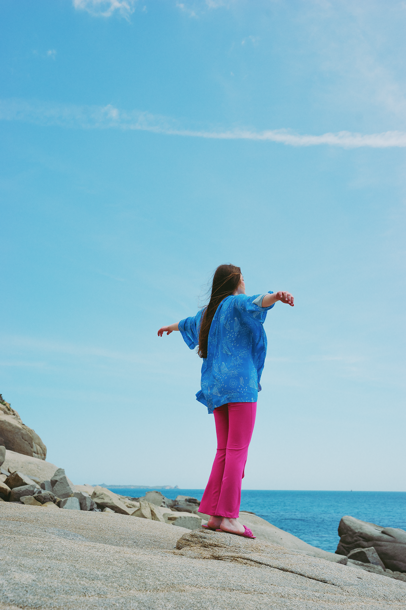 Kimono rissoli con collo sciallato azzurro con fantasia bianca