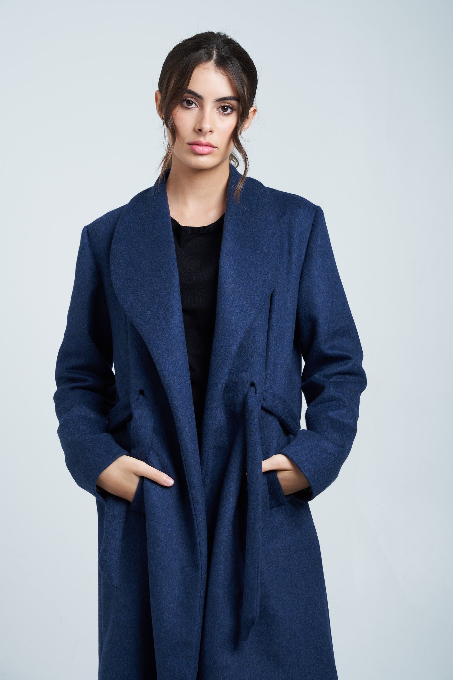 Pre-order Rosè • Cappotto in lana e cachemire blu notte con cinta - Prezzo in store