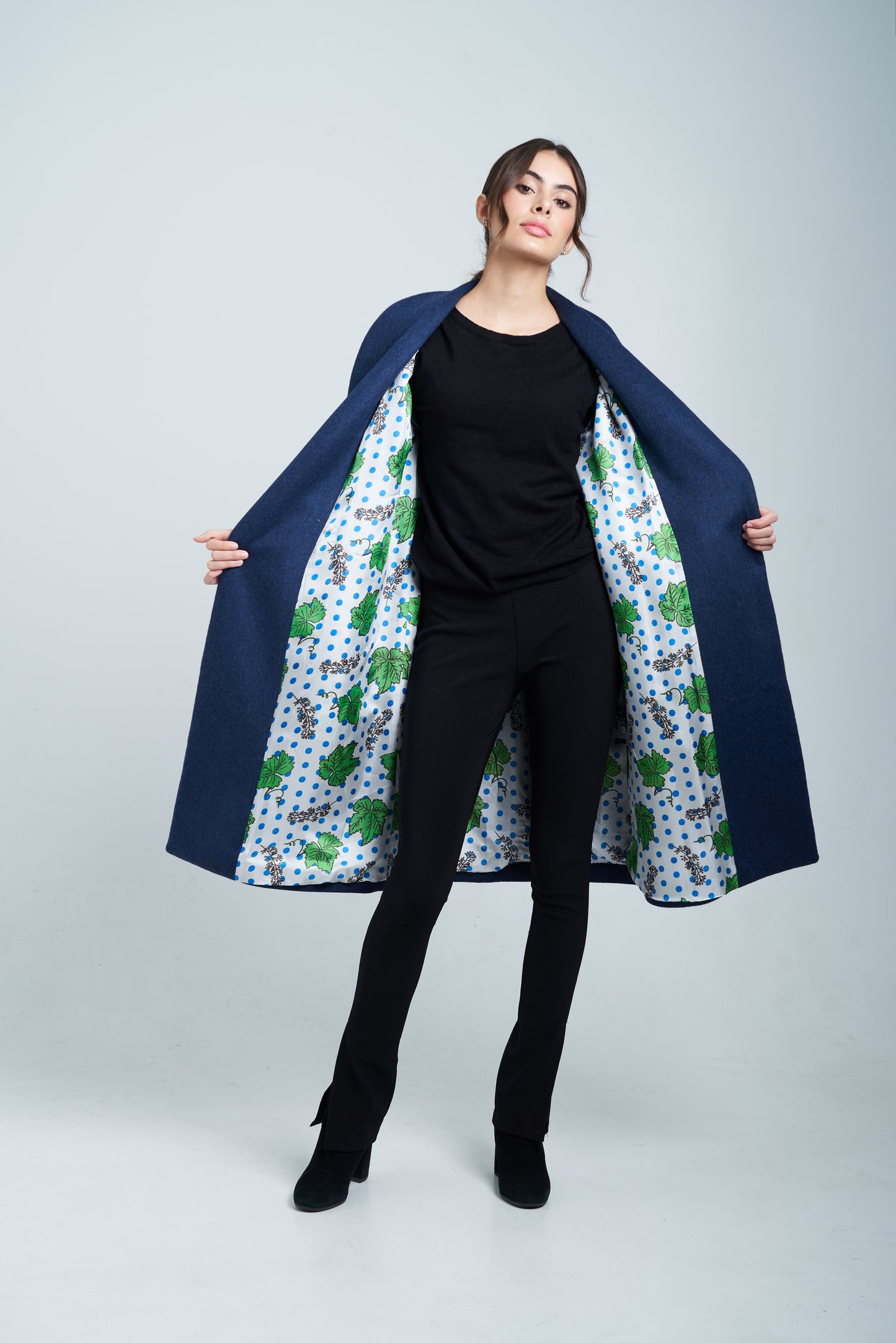 Pre-order Rosè • Cappotto in lana e cachemire blu notte con cinta - Prezzo in store