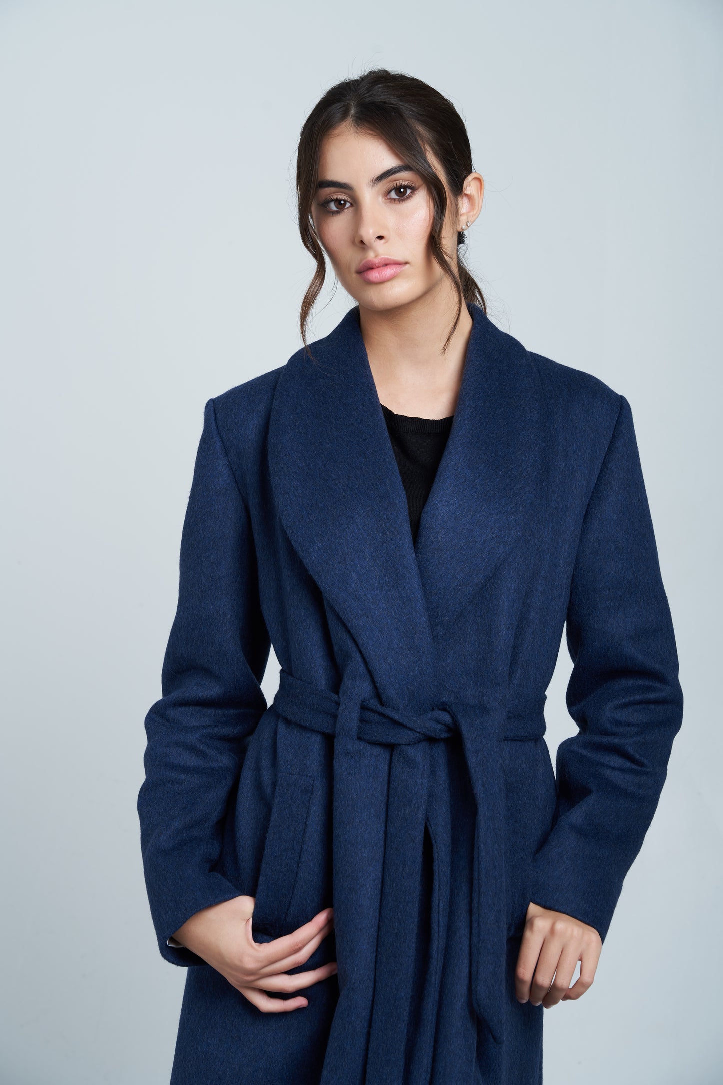 Pre-order Rosè • Cappotto in lana e cachemire blu notte con cinta - Prezzo in store