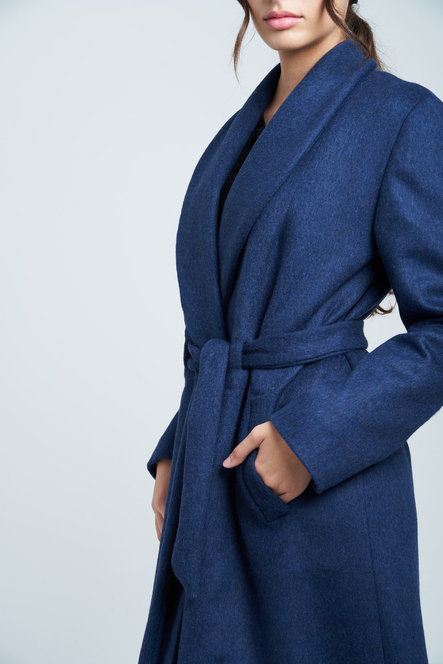 Pre-order Rosè • Cappotto in lana e cachemire blu notte con cinta - Prezzo in store