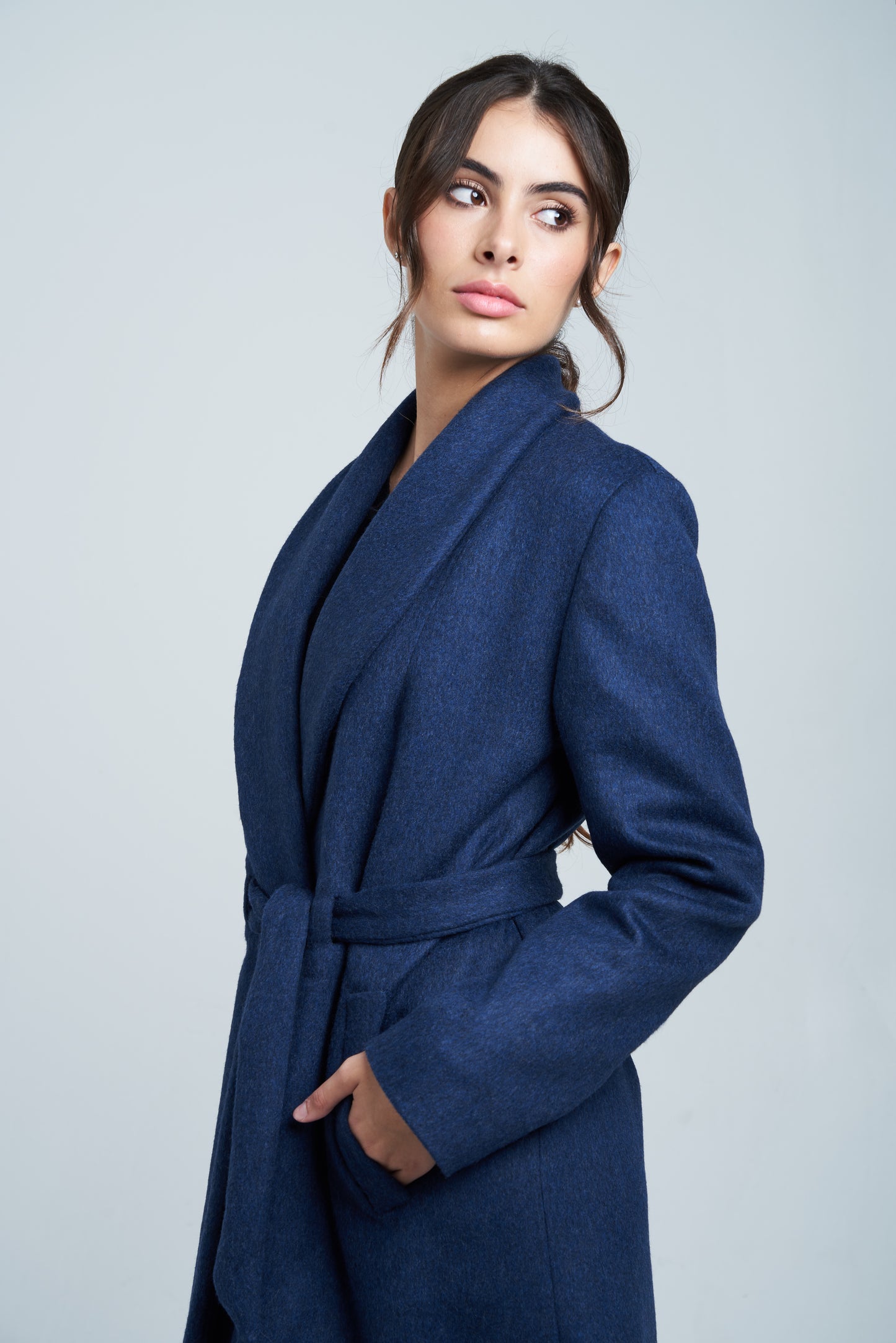 Pre-order Rosè • Cappotto in lana e cachemire blu notte con cinta - Prezzo in store