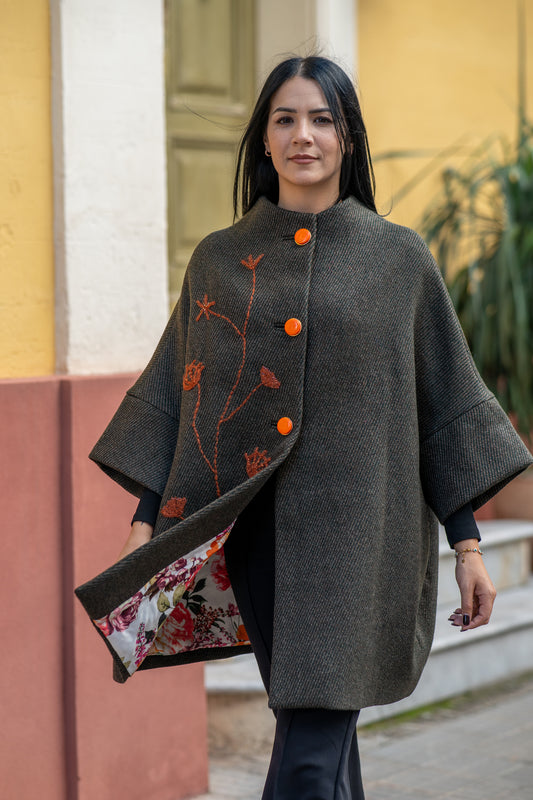 Calù ricamato a mano 100% lana