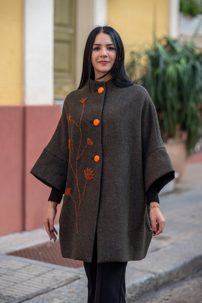 Calù ricamato a mano 100% lana