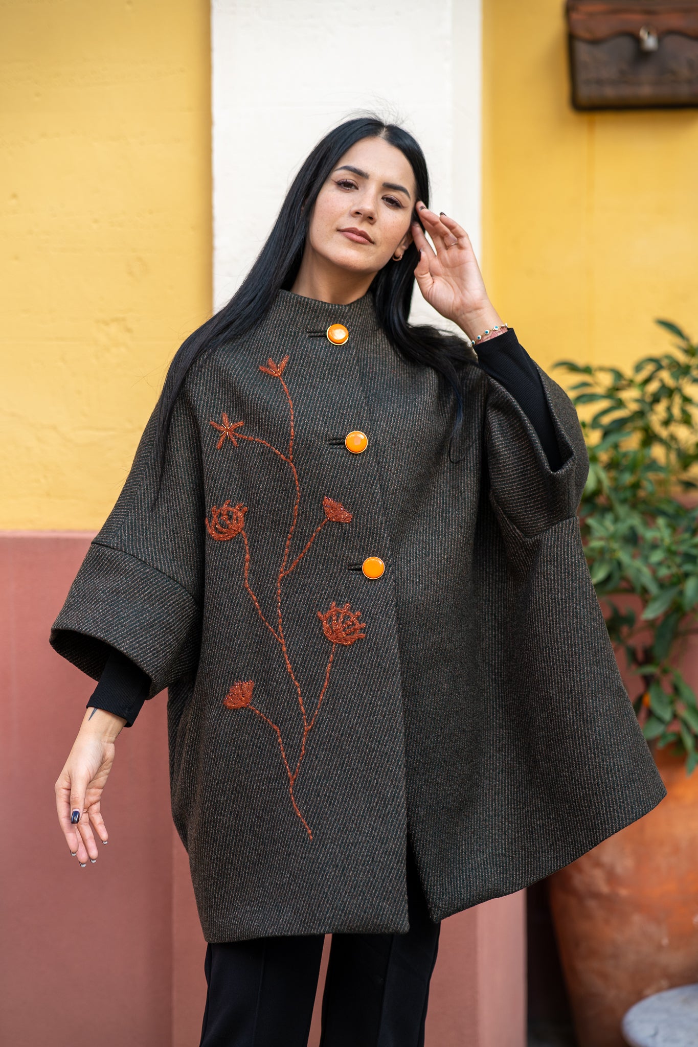 Calù ricamato a mano 100% lana