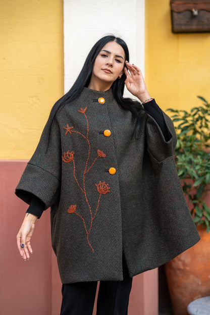 Calù ricamato a mano 100% lana