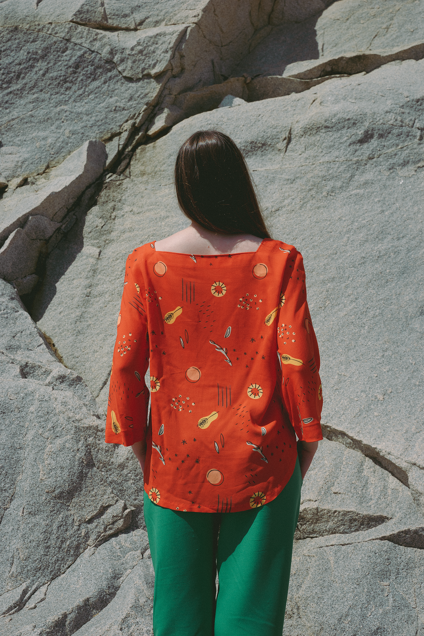 blusa con scollo quadrato e maniche a kimono, arancione con fantasia multicolore